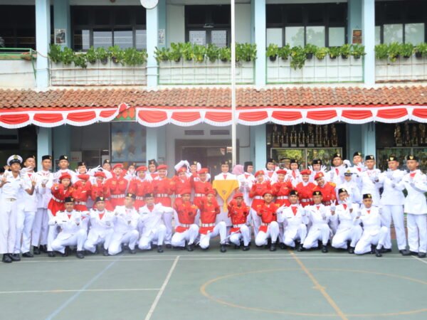 Pasukan Pengibar Bendera (Paskibra) SMK Negeri 36 Jakarta